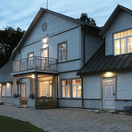 Meke Hotel Mustkalni Екстериор снимка