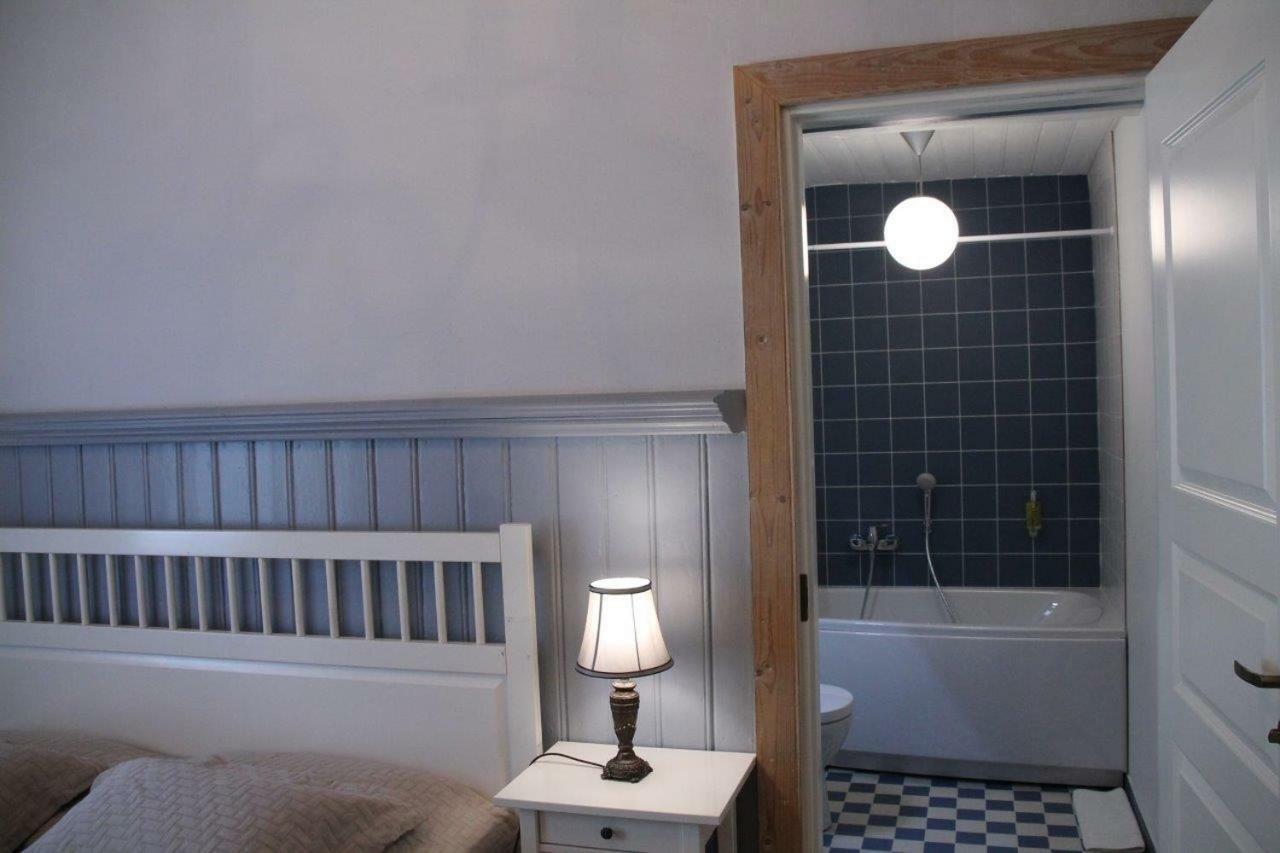Meke Hotel Mustkalni Екстериор снимка