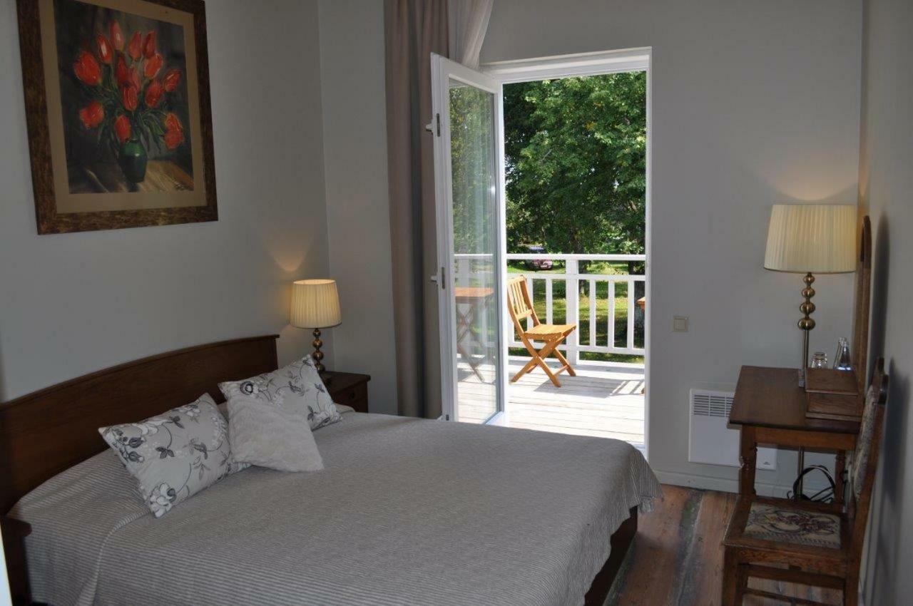 Meke Hotel Mustkalni Екстериор снимка