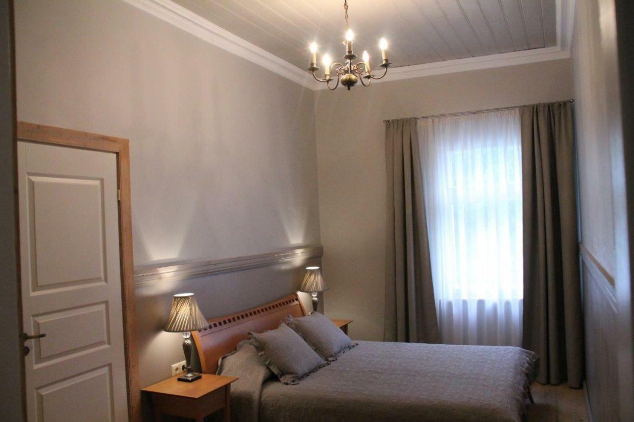 Meke Hotel Mustkalni Екстериор снимка