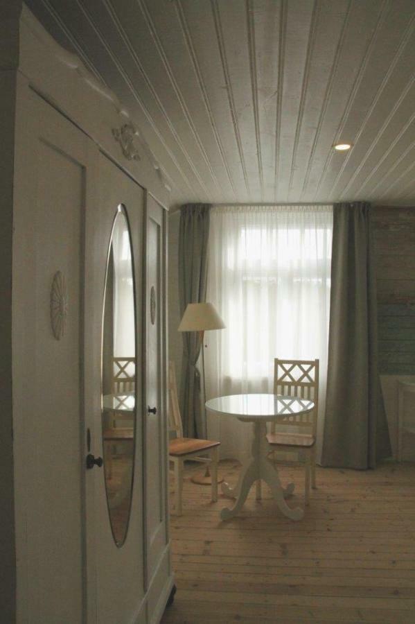 Meke Hotel Mustkalni Екстериор снимка