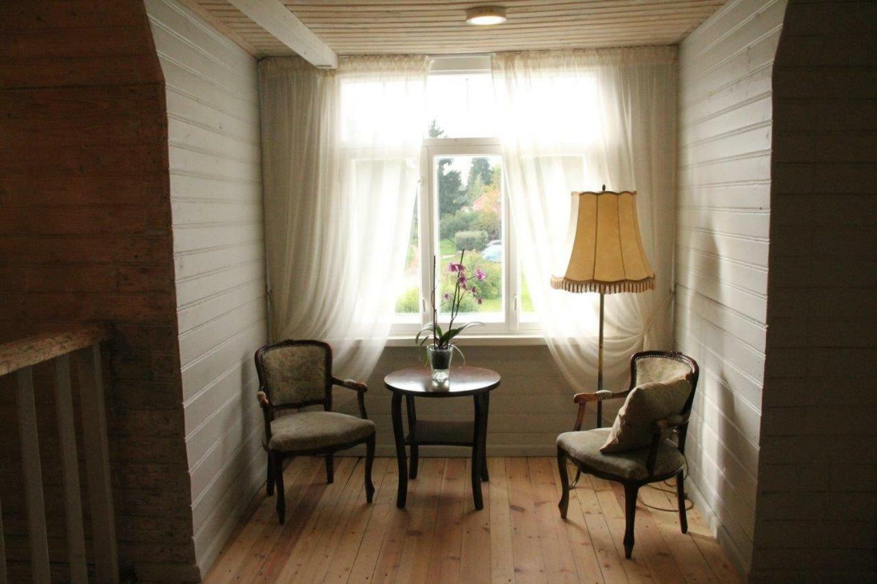 Meke Hotel Mustkalni Екстериор снимка