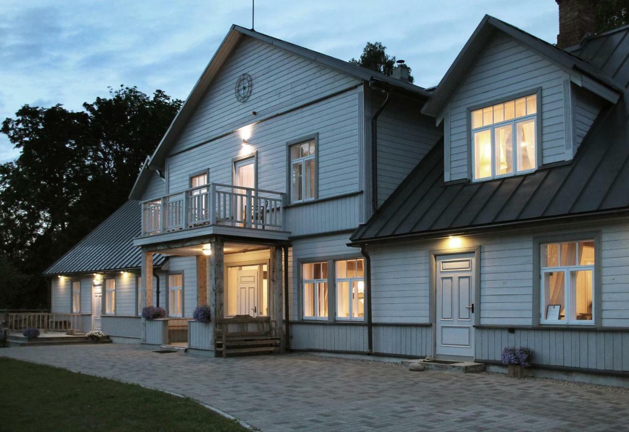 Meke Hotel Mustkalni Екстериор снимка