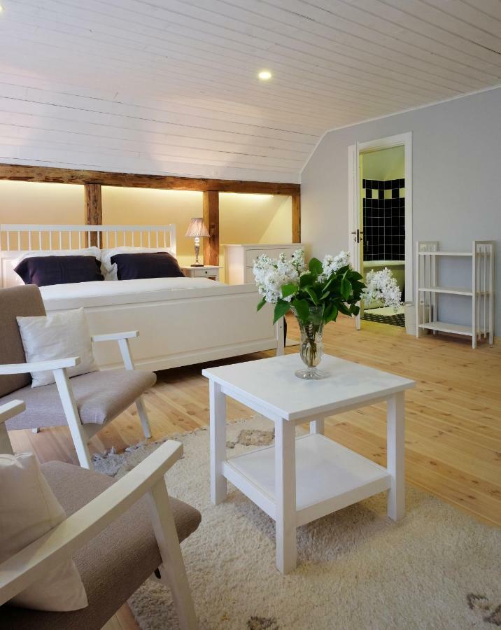 Meke Hotel Mustkalni Екстериор снимка