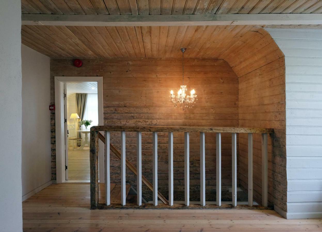 Meke Hotel Mustkalni Екстериор снимка