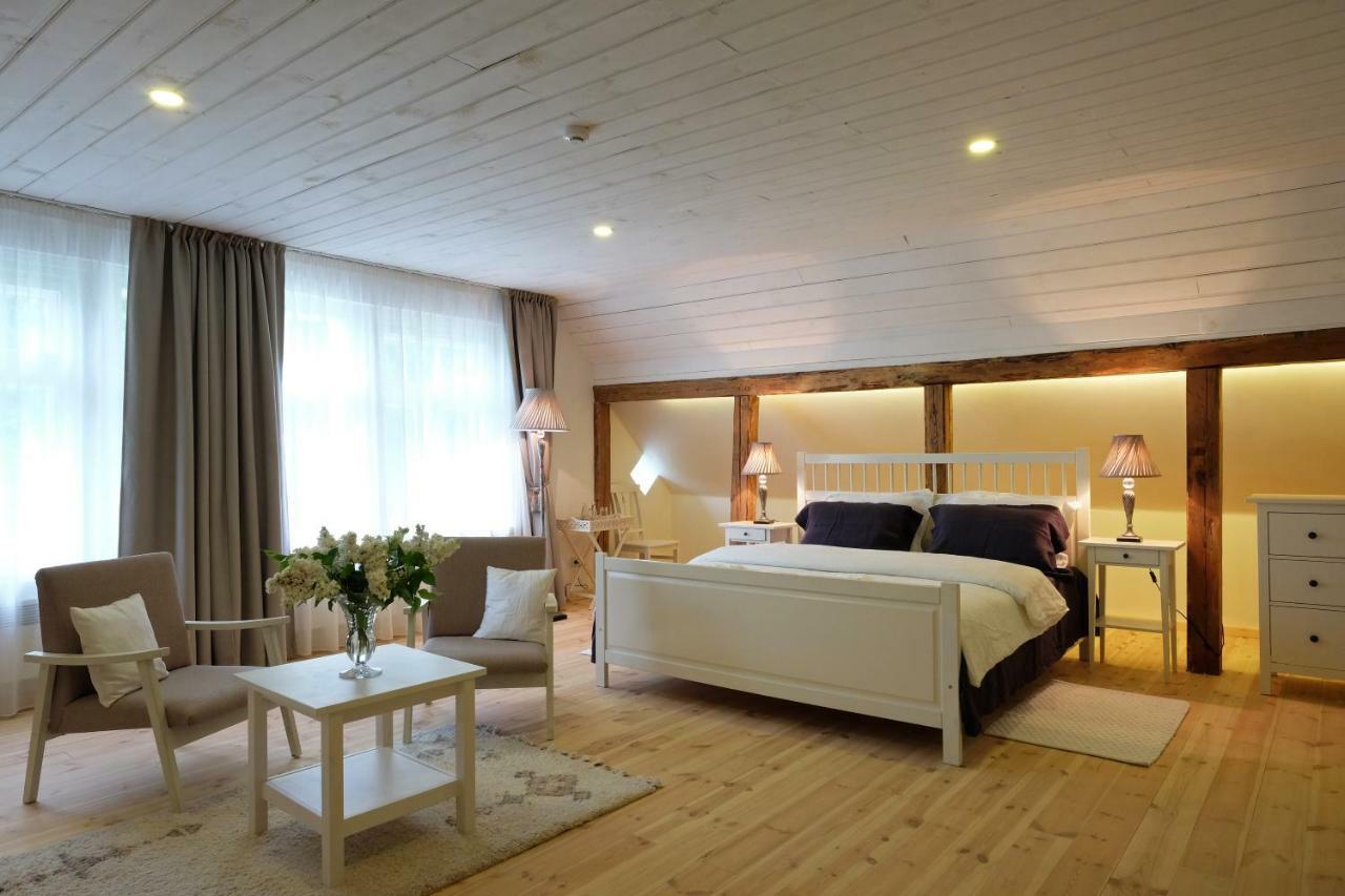Meke Hotel Mustkalni Екстериор снимка