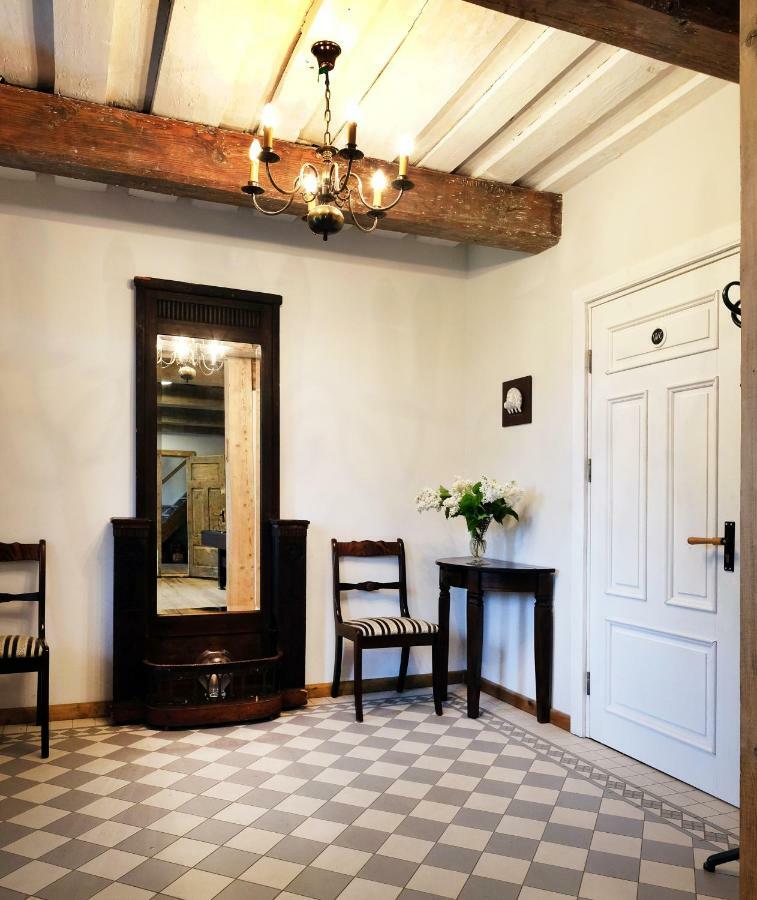 Meke Hotel Mustkalni Екстериор снимка