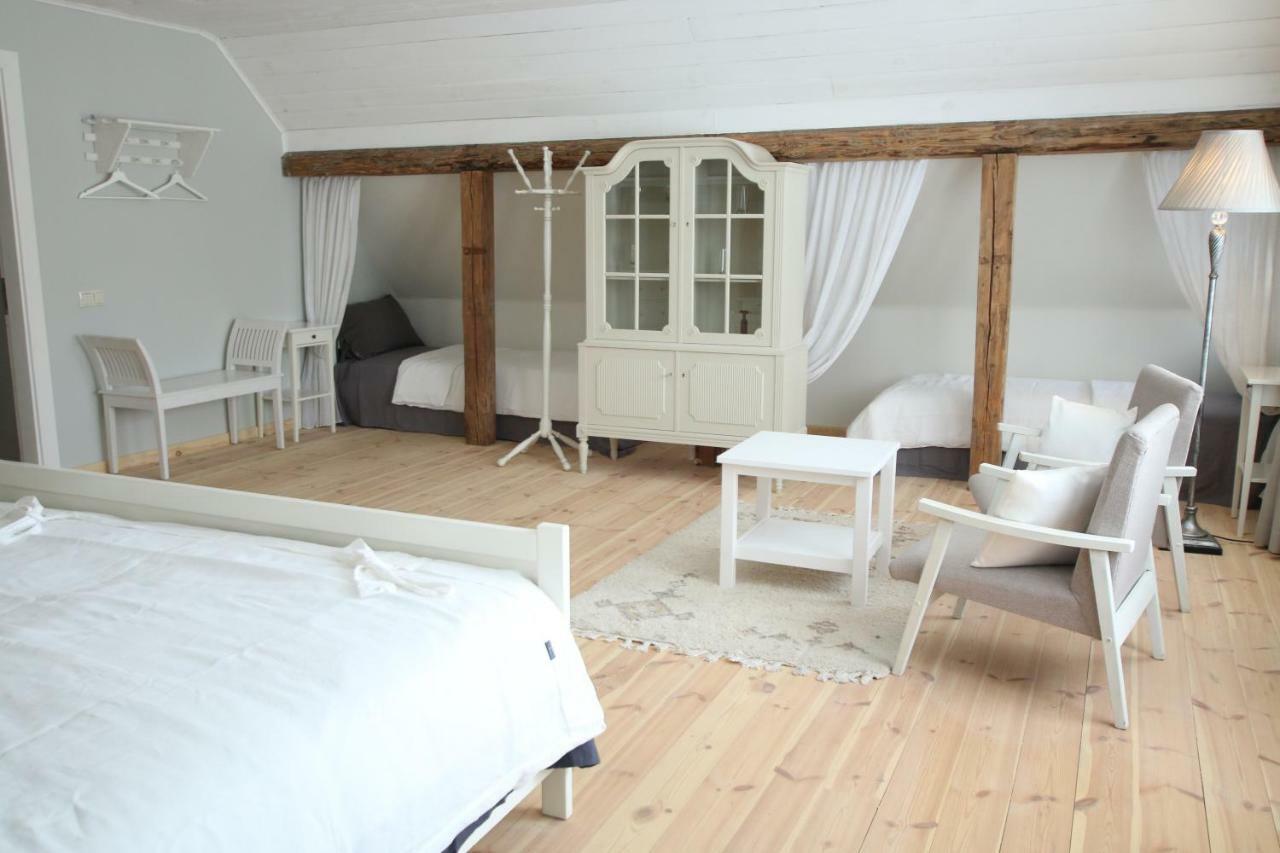 Meke Hotel Mustkalni Екстериор снимка