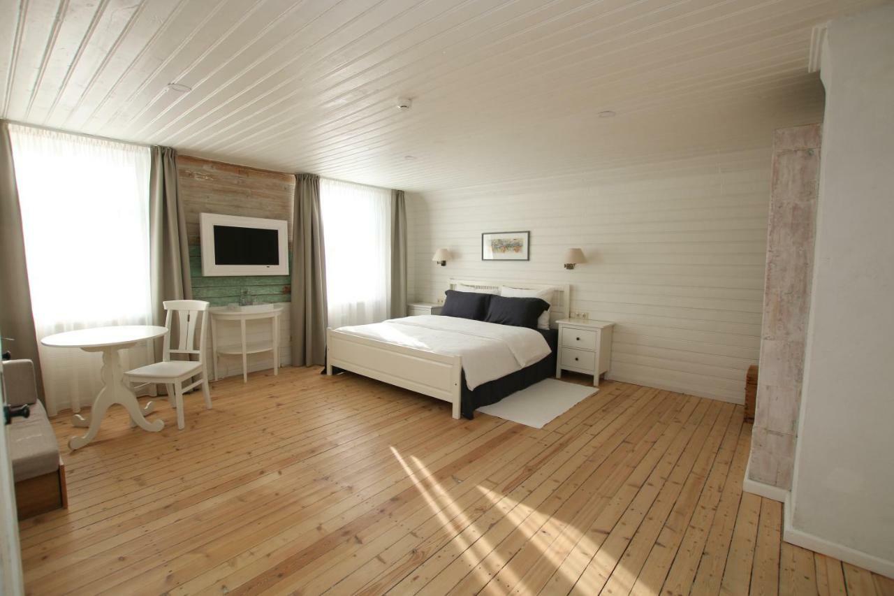 Meke Hotel Mustkalni Екстериор снимка